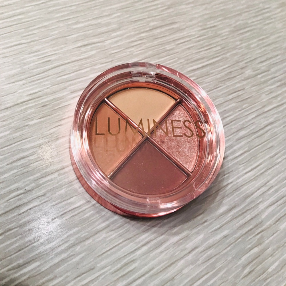 Luminess eyeshadow